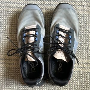 Women’s OnCloud Cloud Vista, size 7.5
